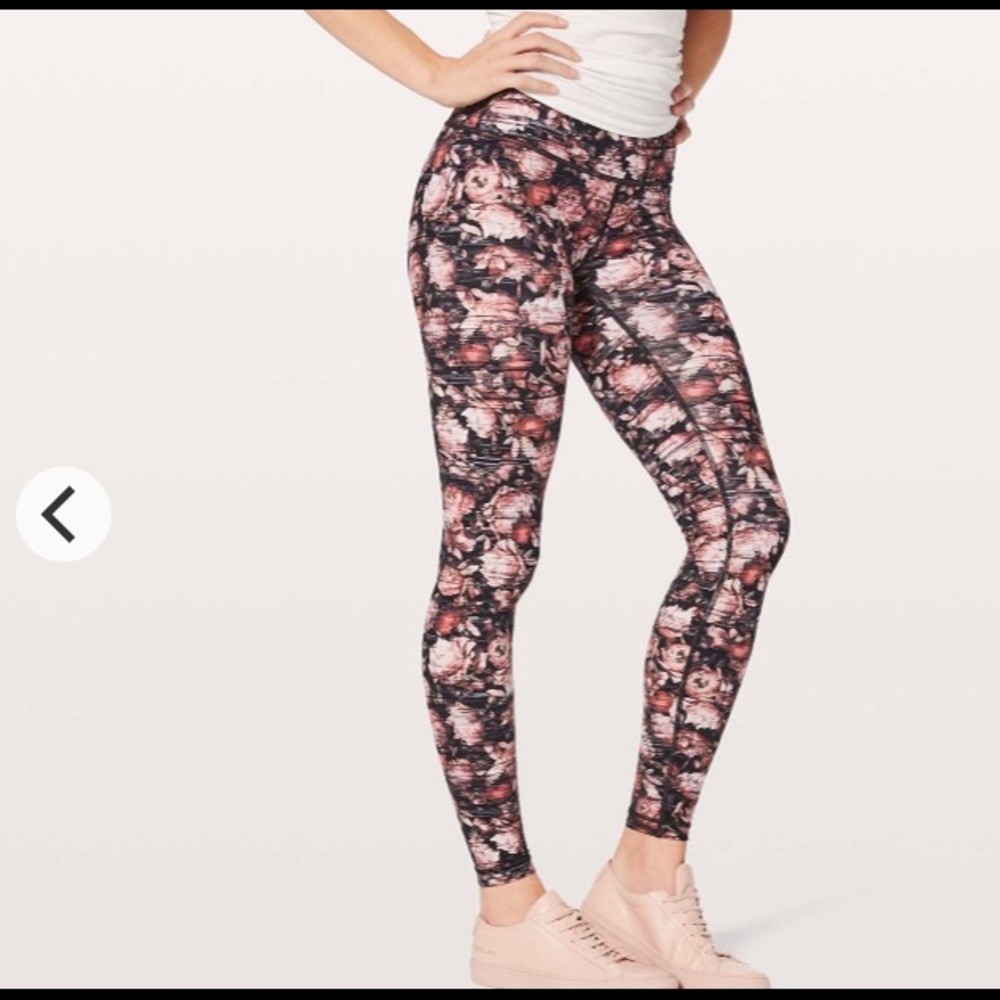 SOLD NWOT Wunder Under Size 4